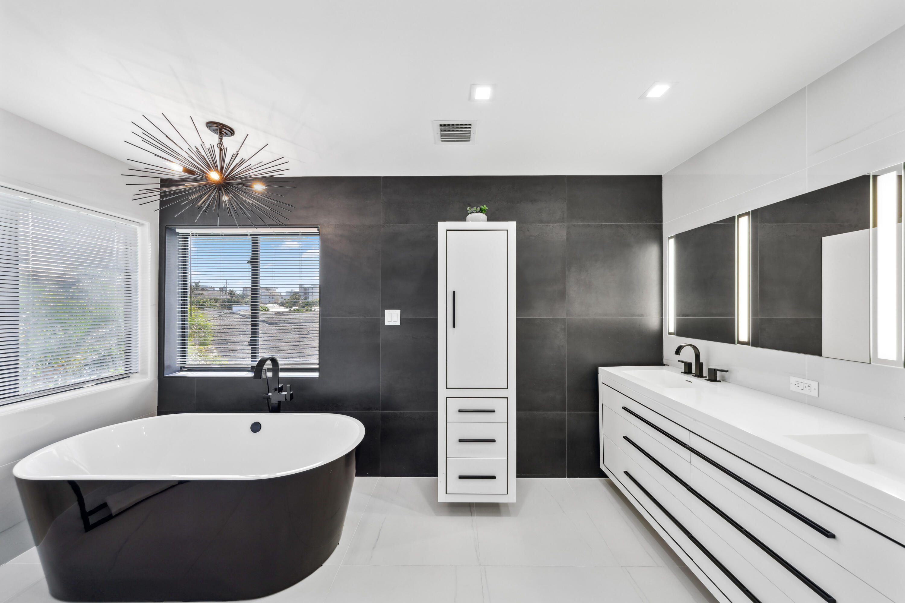 125 Marlin Drive Ocean Ridge, FL 33435 - Photo 38 of 121 Primary Bathroom