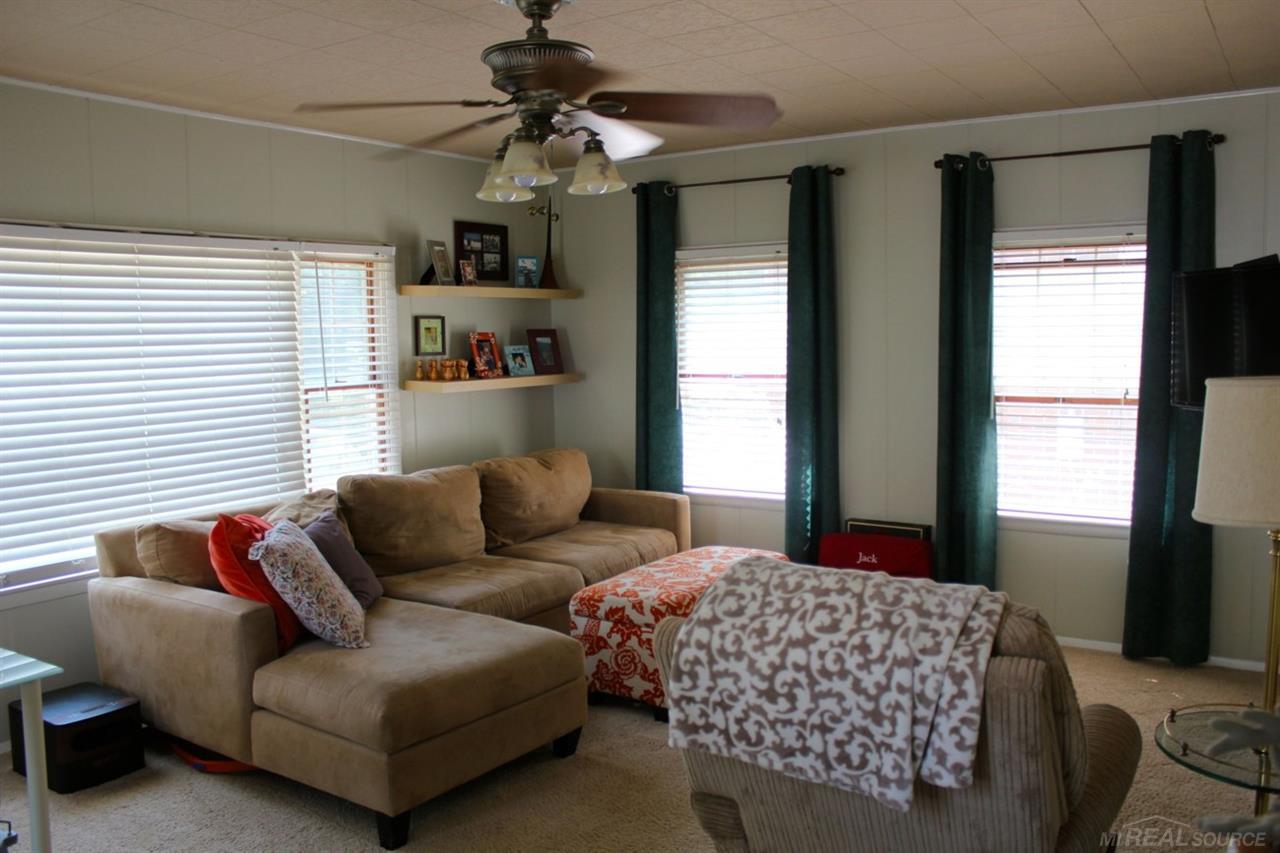 1134 Nottingham Road Grosse Pointe, MI 48230 - Photo 20 of 44 31298054-19.JPG