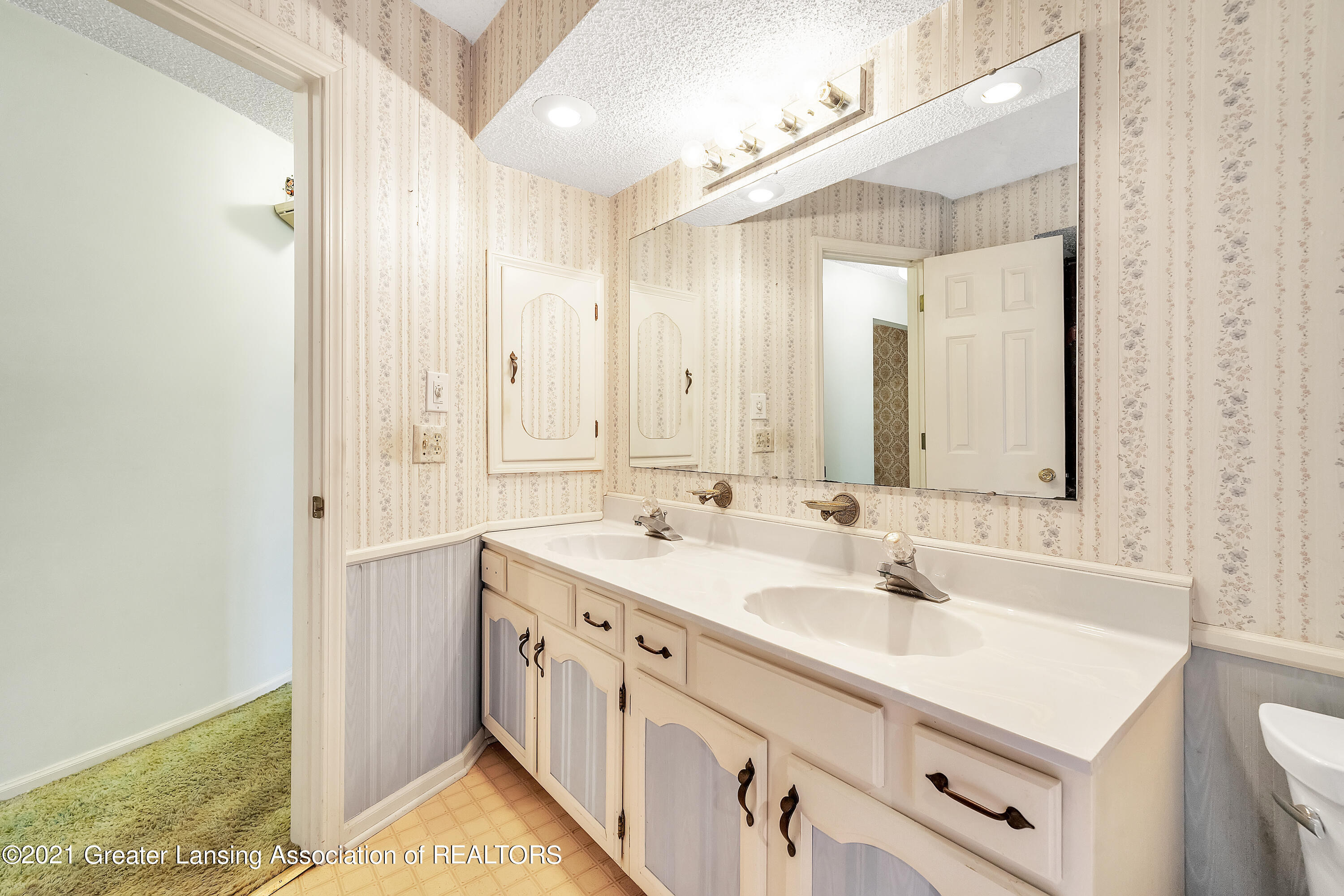 145 Three Oaks Road Okemos, MI 48864 - Photo 21 of 58 Bathroom