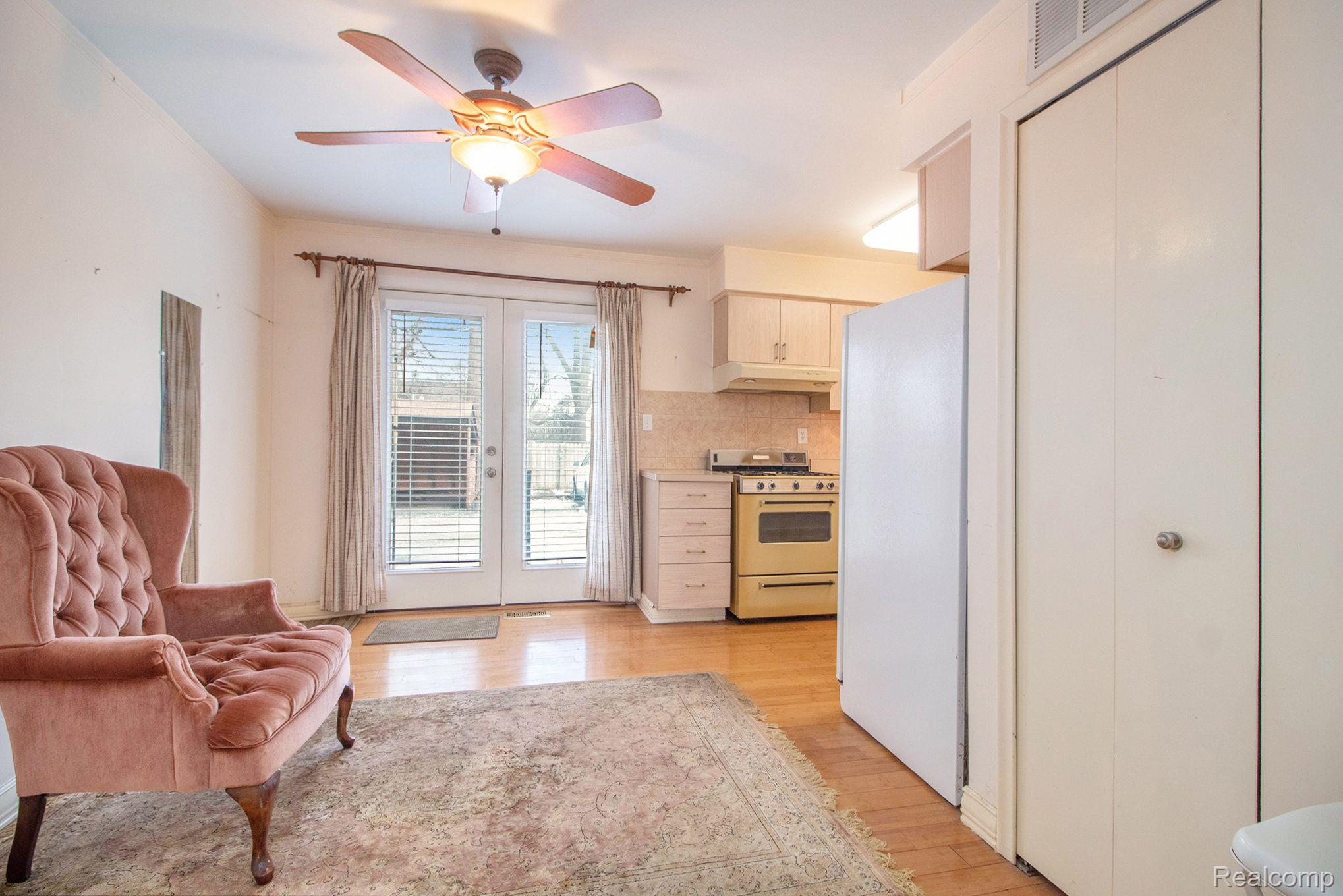 Dining/ Kitchen Nook