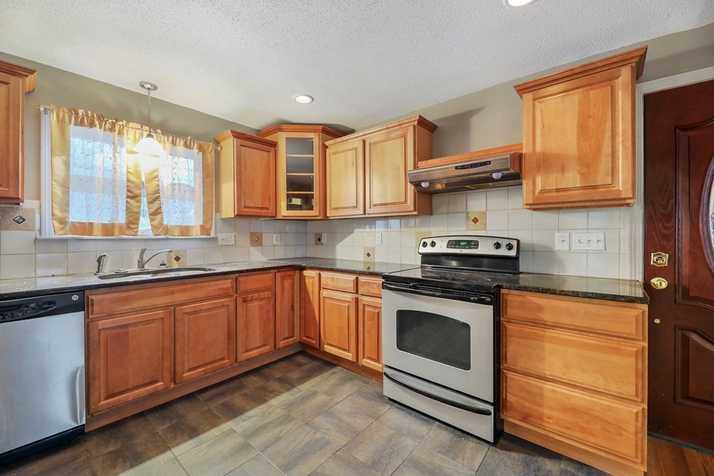 30 Terry Road West Springfield, MA 01089 - Photo 8 of 32 Gallery Image 8