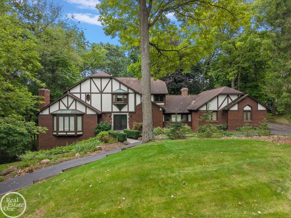 523 Ridgewood Road Rochester, MI 48306 - Photo 2 of 61 Gallery Image 2