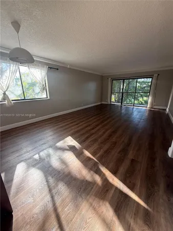 $325,000 | 402 Lakeview Drive, Unit 201, Weston, FL 33326