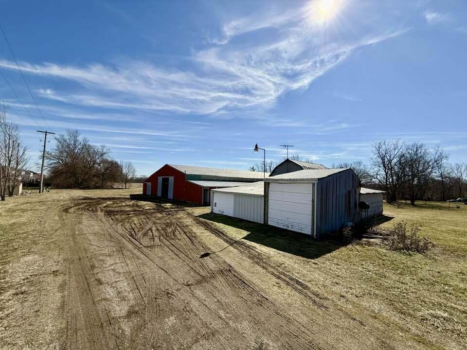 15825 State Rte 207 Mount Sterling, OH 43143 - Photo 27 of 47 Looking down the driveway towards the barn