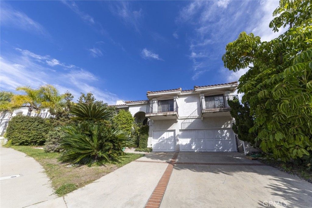 1978 Starvale Road Glendale, CA 91207 - Photo 4 of 75 a front view of a house with a yard