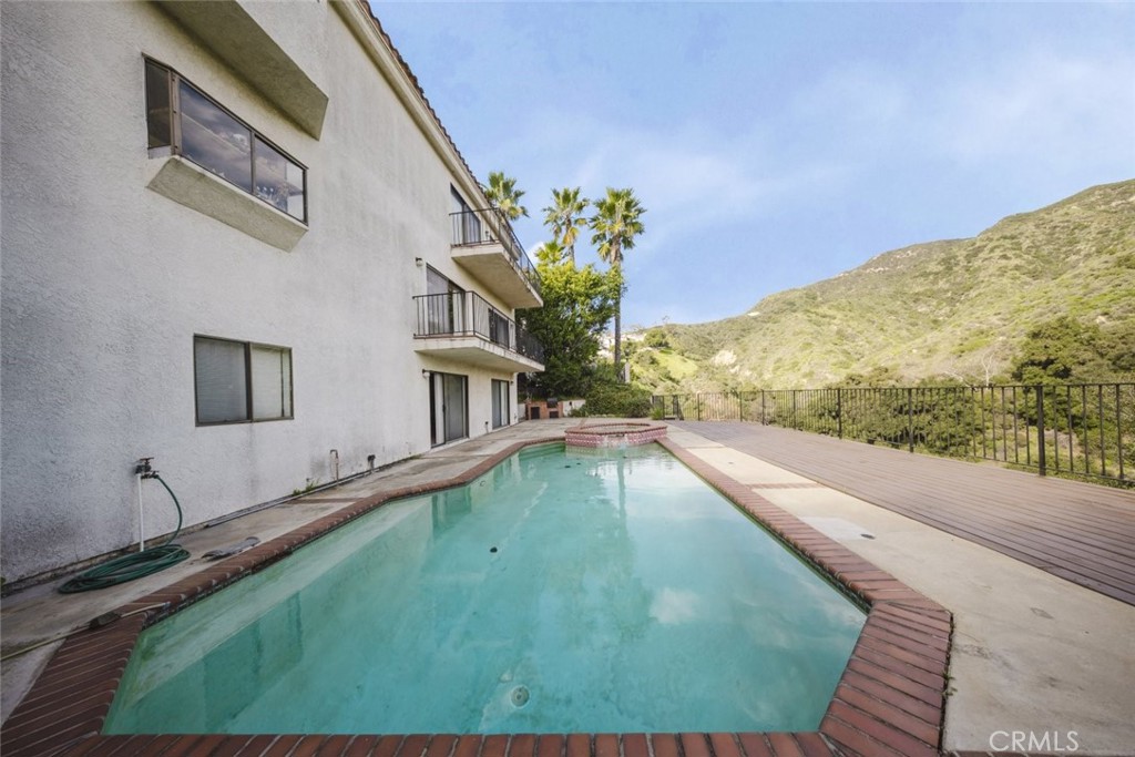 1978 Starvale Road Glendale, CA 91207 - Photo 66 of 75 a view of a swimming pool with a yard