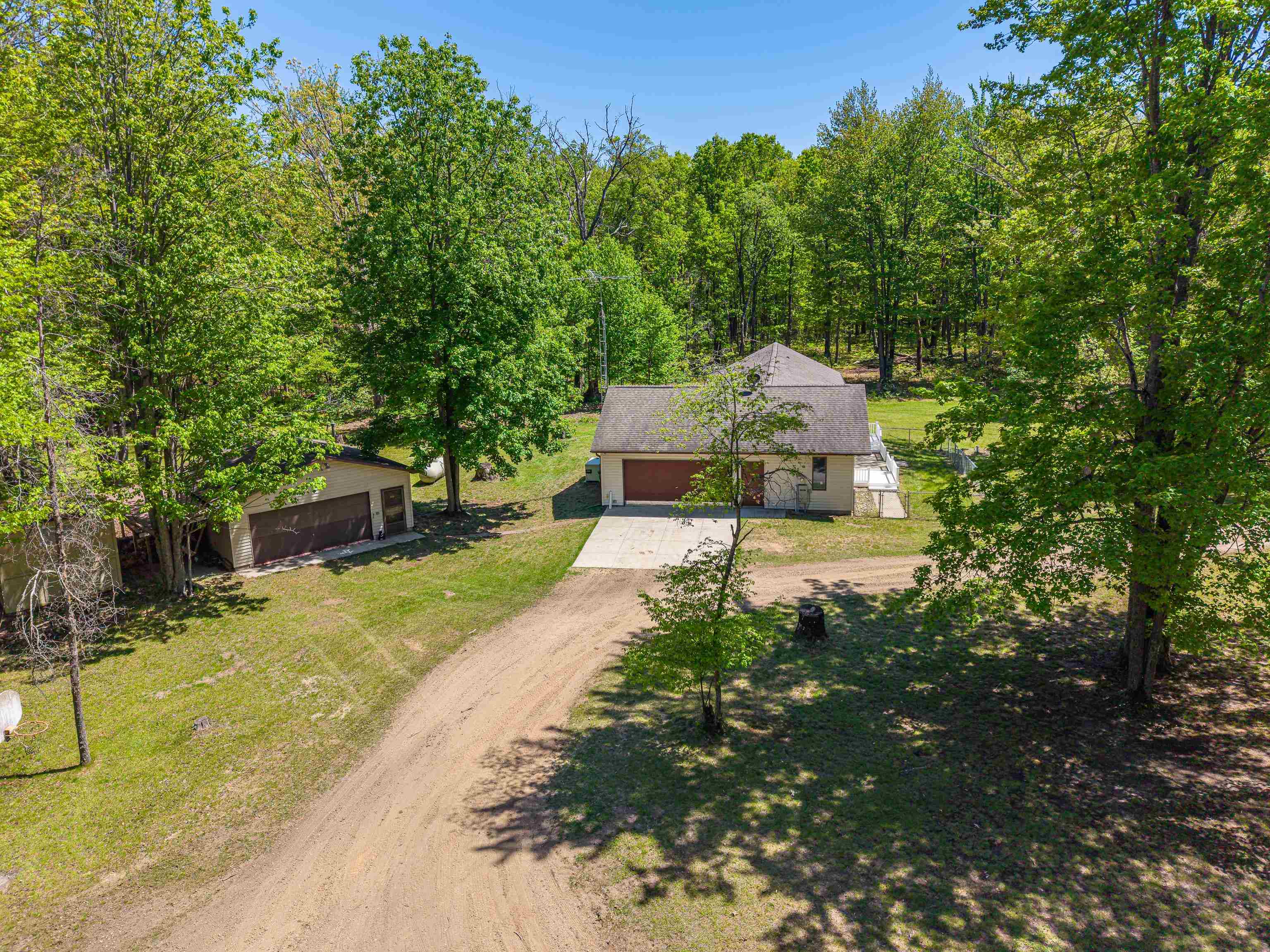 240 Hilts Road Gladwin, MI 48624 - Photo 4 of 97