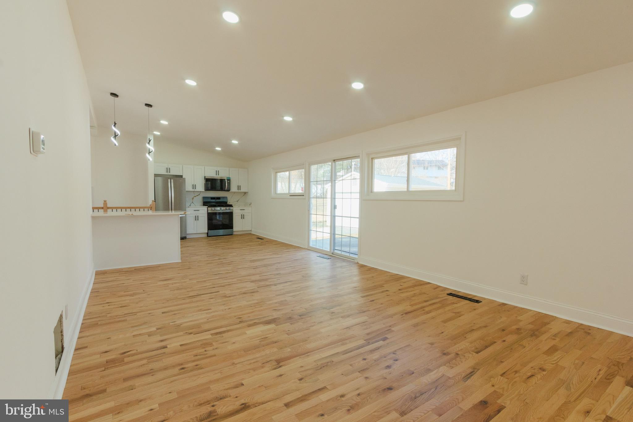 8206 Arrowhead Road Pikesville, MD 21208 - Photo 17 of 47 Living Room