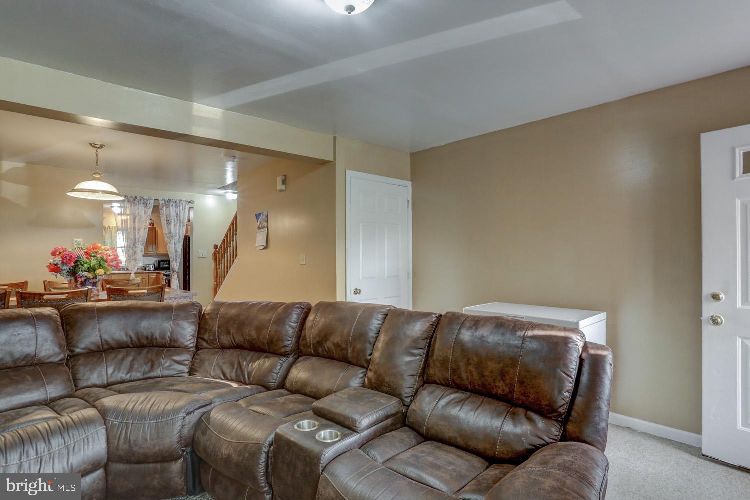 417 Green Street Lancaster, PA 17602 - Photo 11 of 37 a living room with furniture and a large mirror