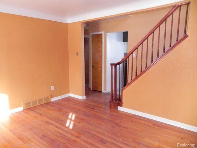 255 Shadowlawn Street Inkster, MI 48141 - Photo 8 of 19 Living room