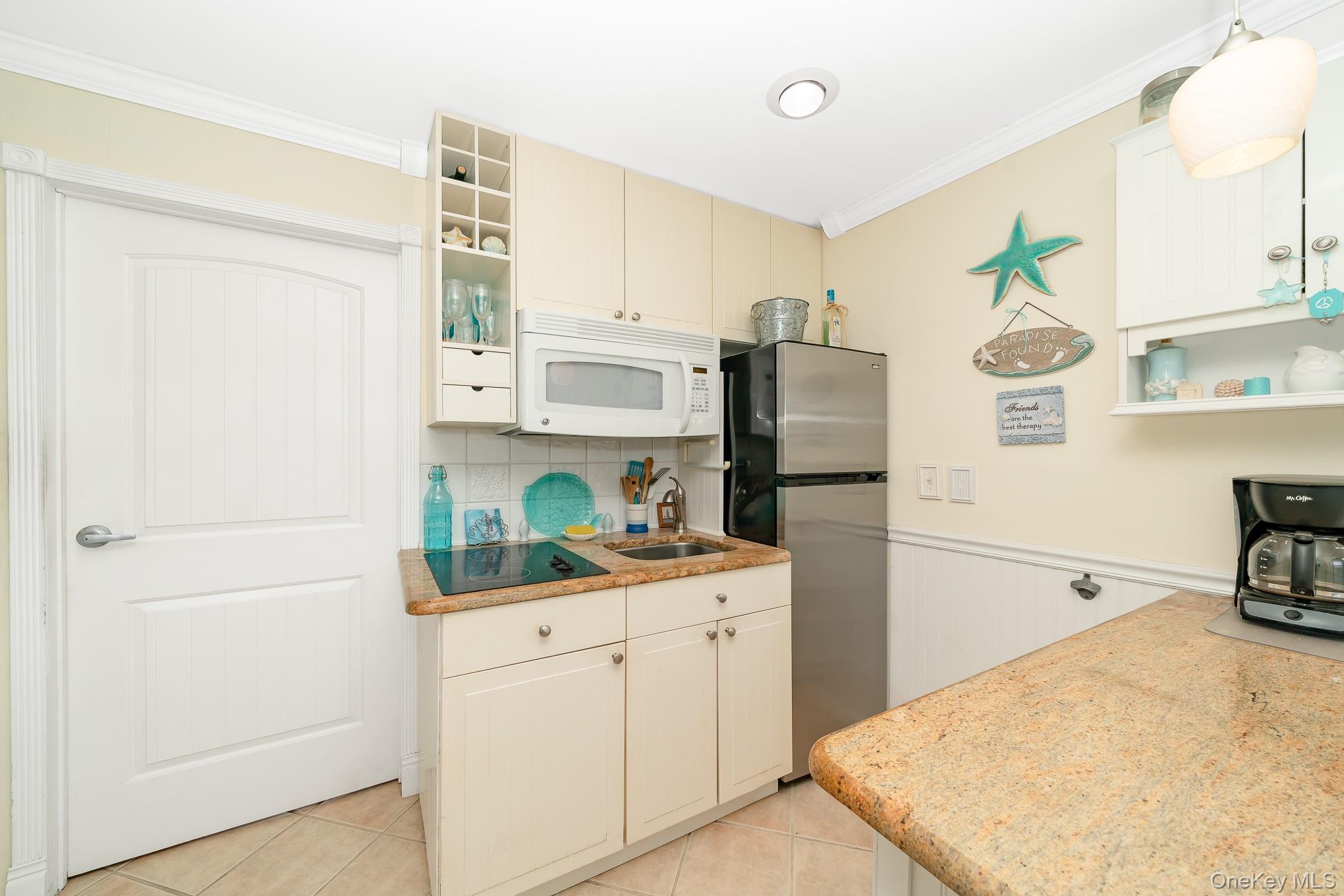 50 Rampasture Road, Unit 6 Hampton Bays, NY 11946 - Photo 34 of 35
