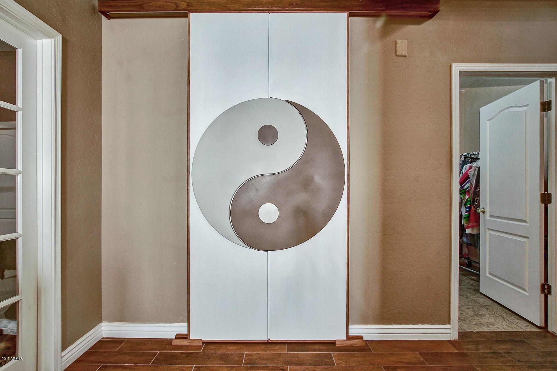 1646 East Cullumber Street Gilbert, AZ 85234 - Photo 14 of 37 Unique Bathrooom Door