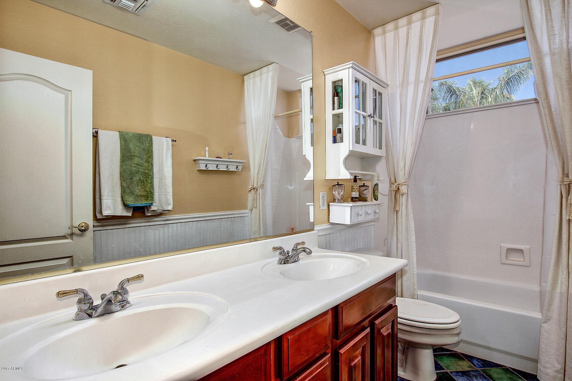 1646 East Cullumber Street Gilbert, AZ 85234 - Photo 24 of 37 Hall Bath