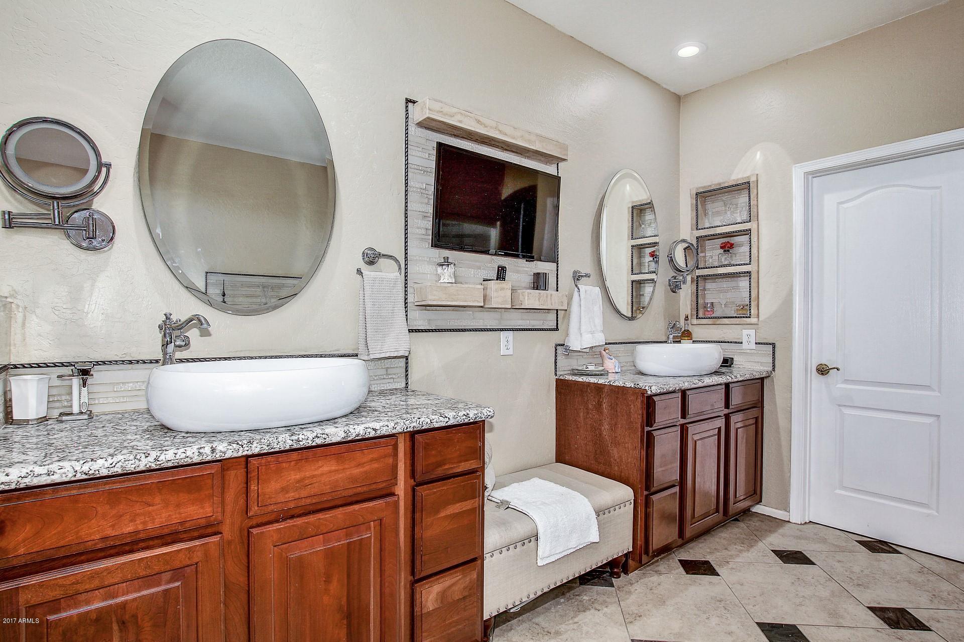 1646 East Cullumber Street Gilbert, AZ 85234 - Photo 29 of 37 His and Her Vanity