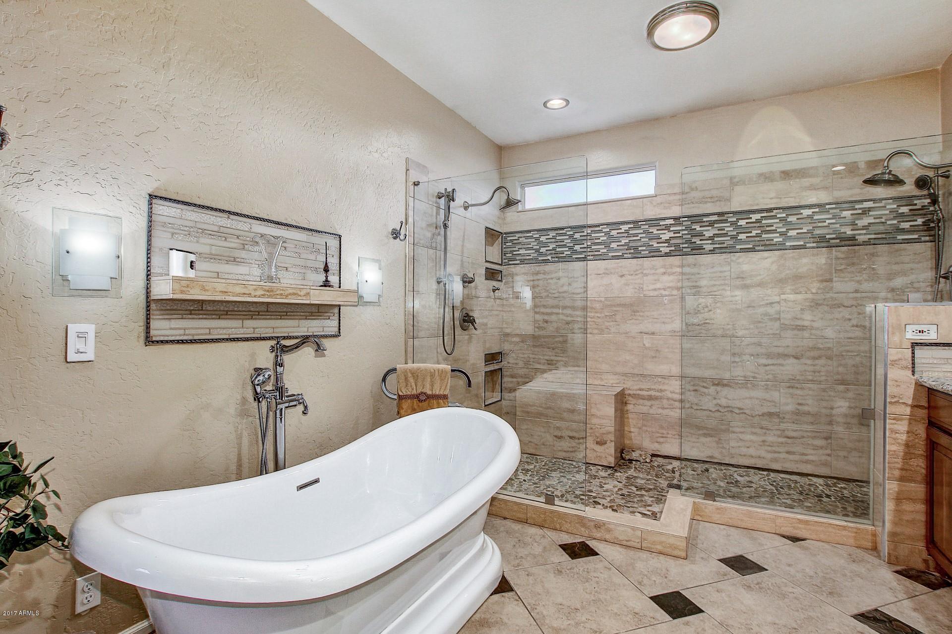 1646 East Cullumber Street Gilbert, AZ 85234 - Photo 30 of 37 Master Tub and Sh