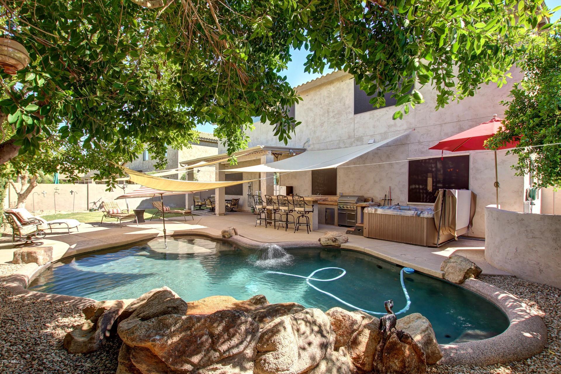 1646 East Cullumber Street Gilbert, AZ 85234 - Photo 32 of 37 Resort Pool