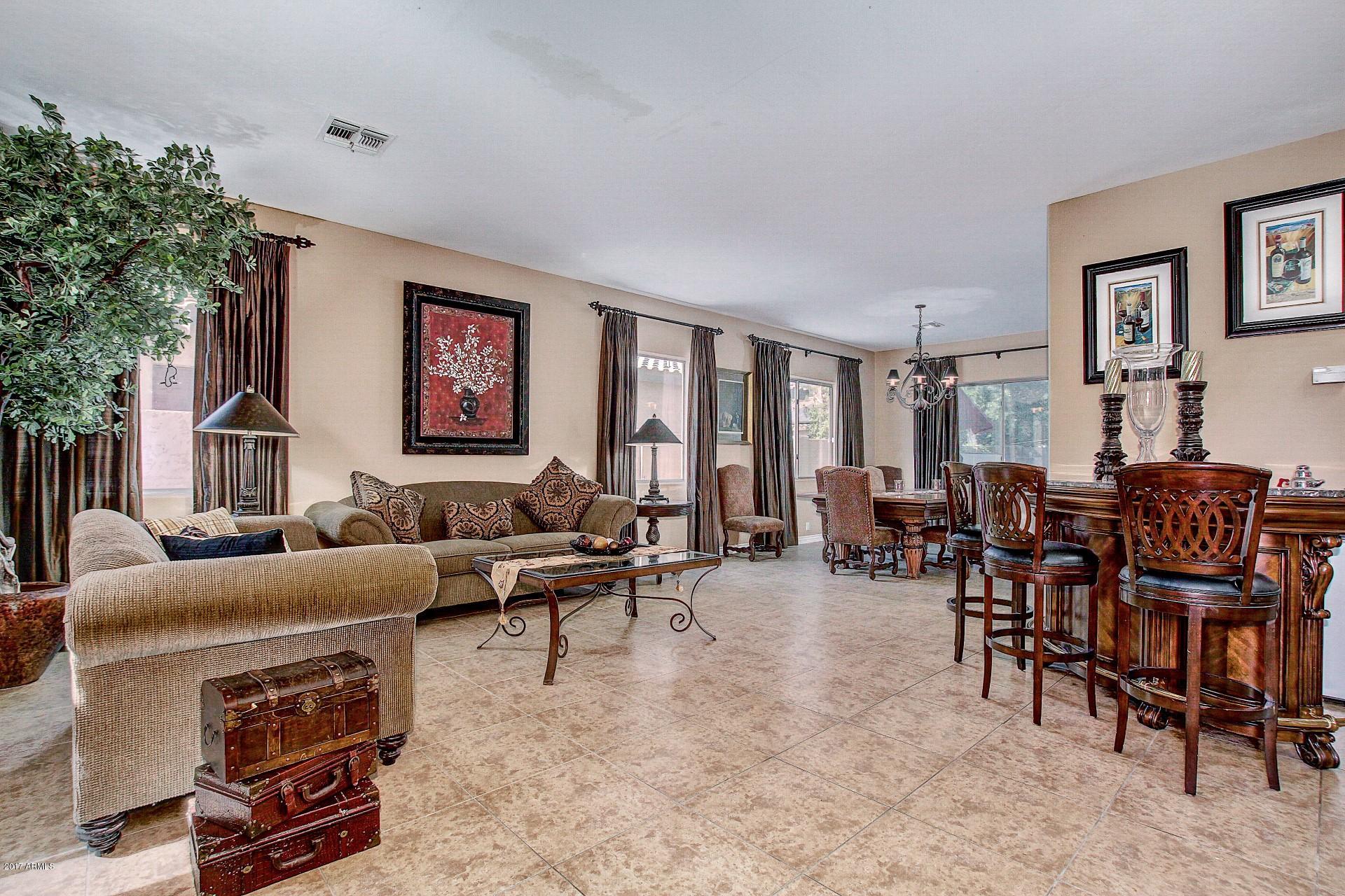 1646 East Cullumber Street Gilbert, AZ 85234 - Photo 4 of 37 Formal Living/ning RoomDi