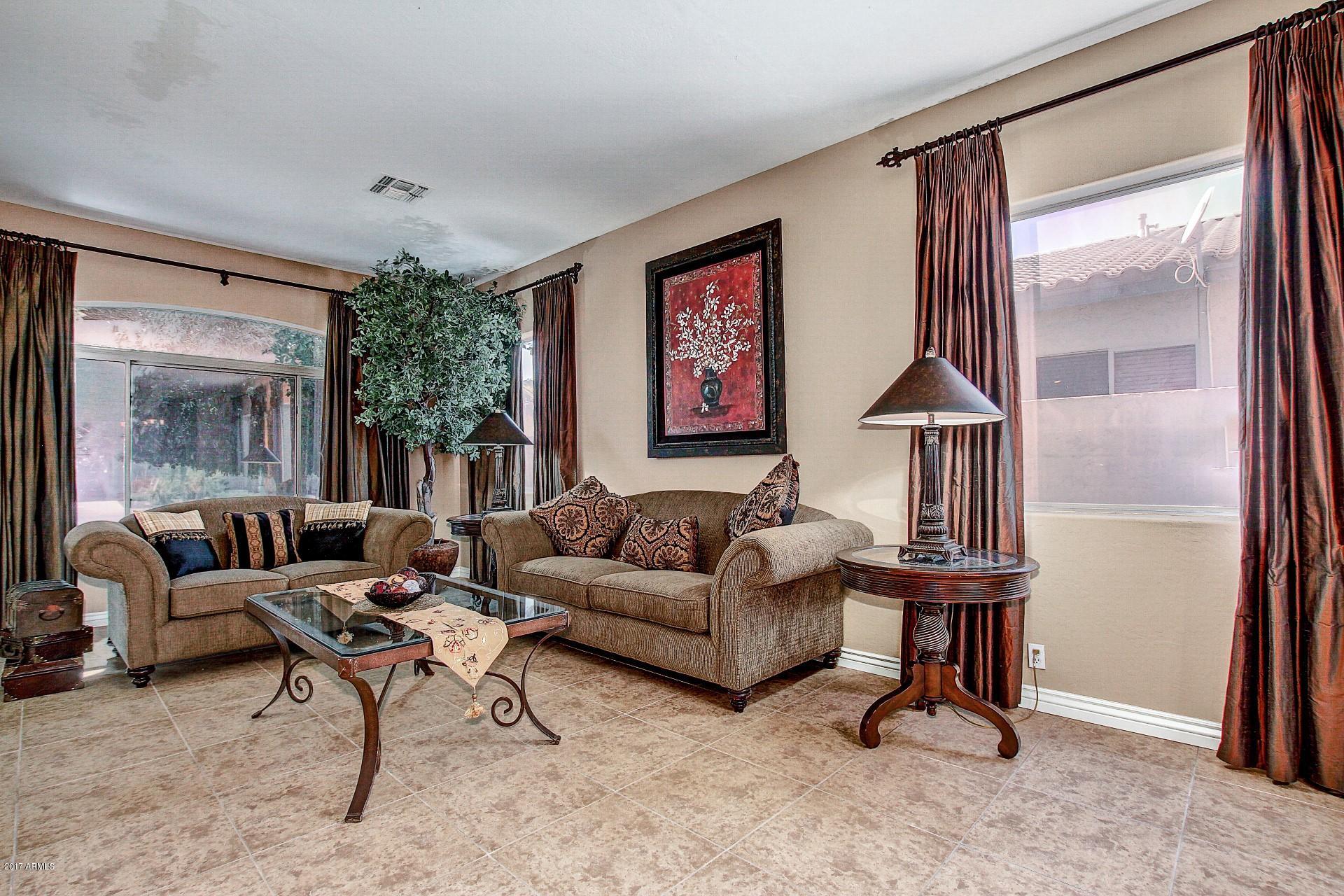 1646 East Cullumber Street Gilbert, AZ 85234 - Photo 5 of 37 Living Room