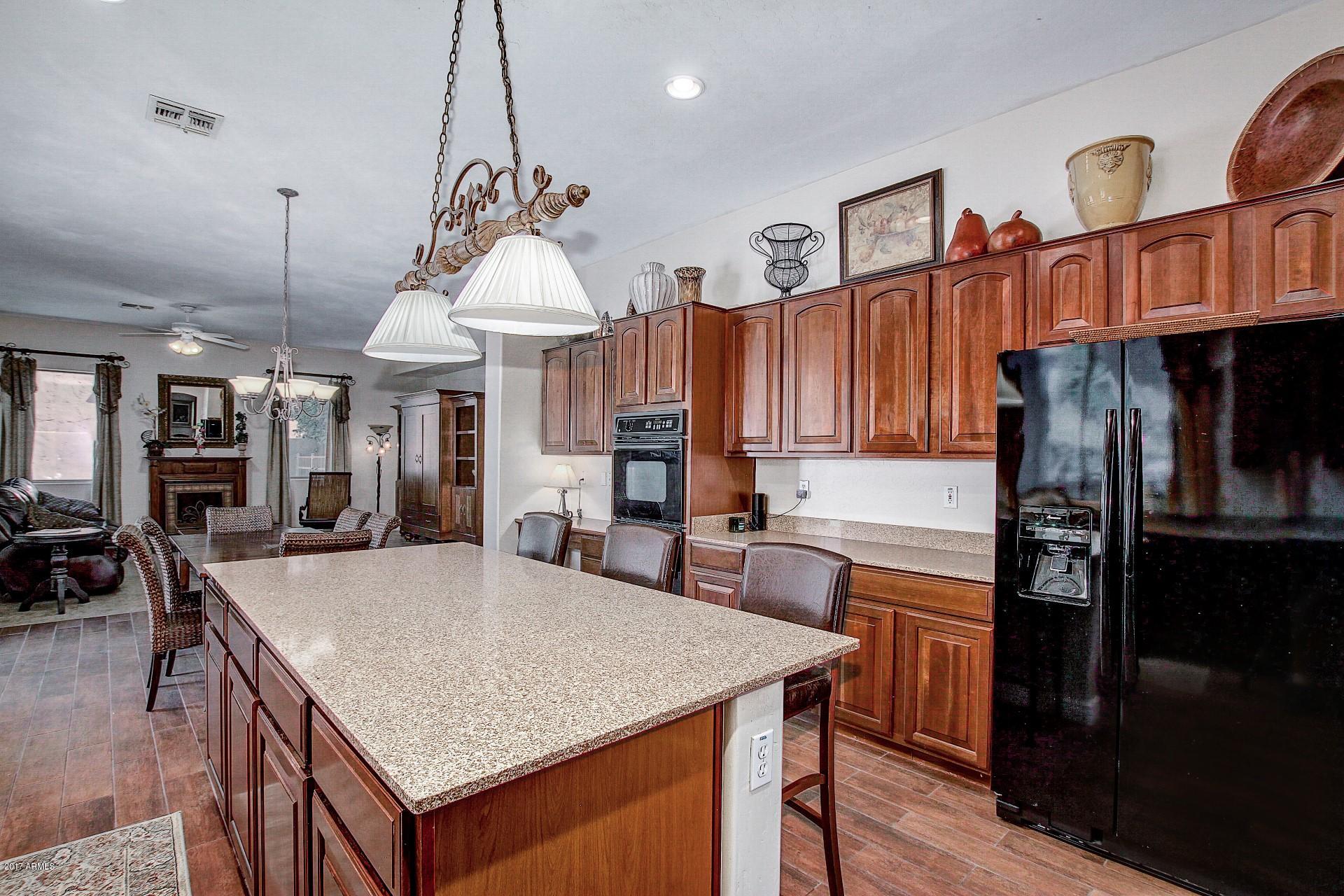 1646 East Cullumber Street Gilbert, AZ 85234 - Photo 8 of 37 Kitchen