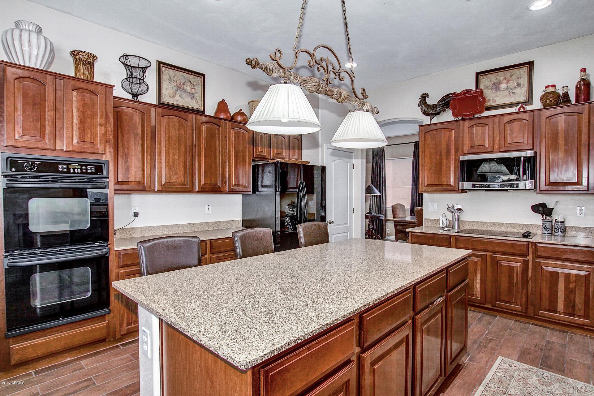 1646 East Cullumber Street Gilbert, AZ 85234 - Photo 9 of 37 Kitchen
