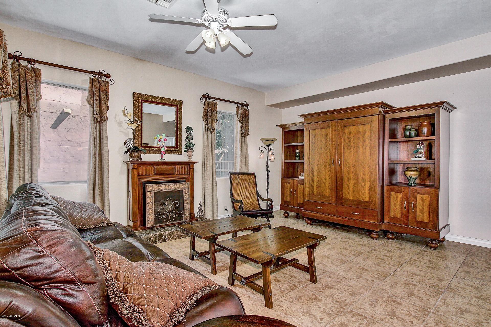 1646 East Cullumber Street Gilbert, AZ 85234 - Photo 10 of 37 Family Room