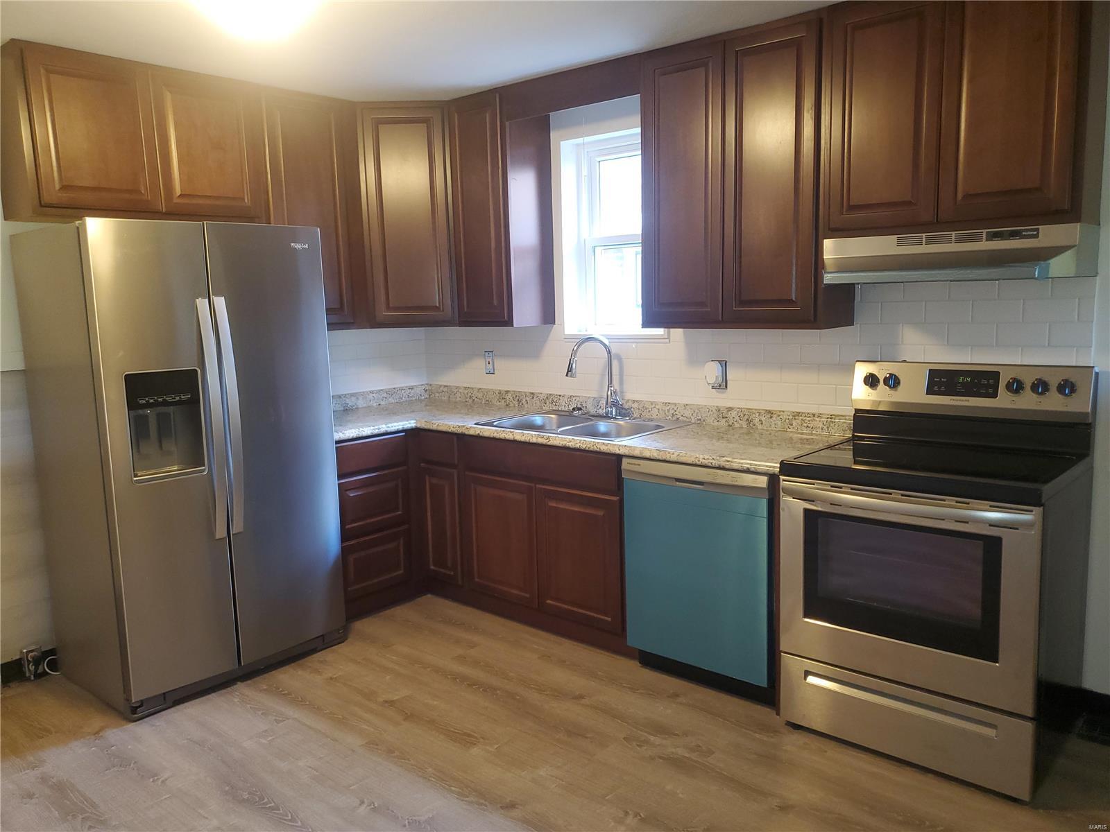 6835 Leedale Drive St. Louis, MO 63121 - Photo 2 of 33