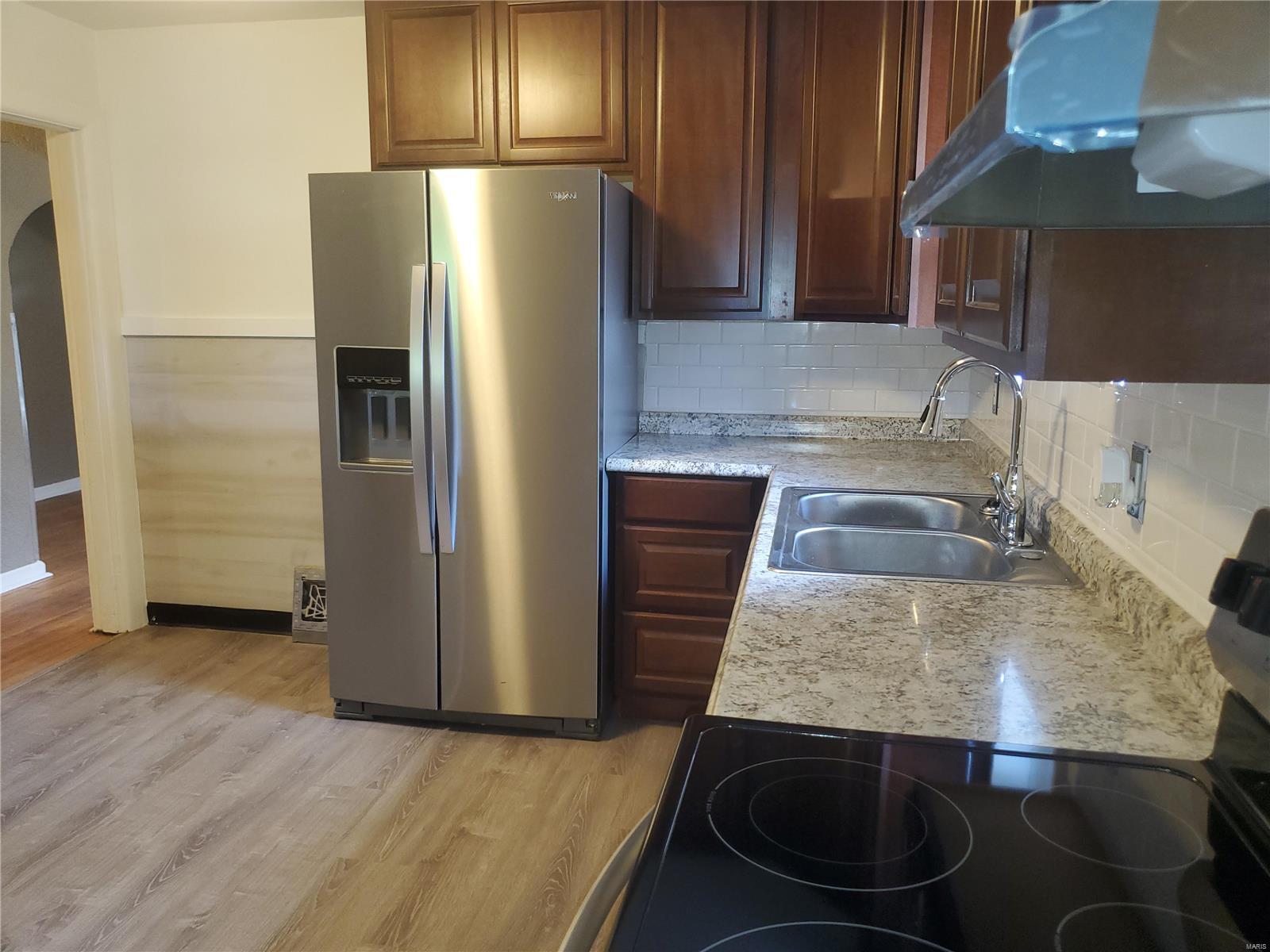 6835 Leedale Drive St. Louis, MO 63121 - Photo 3 of 33