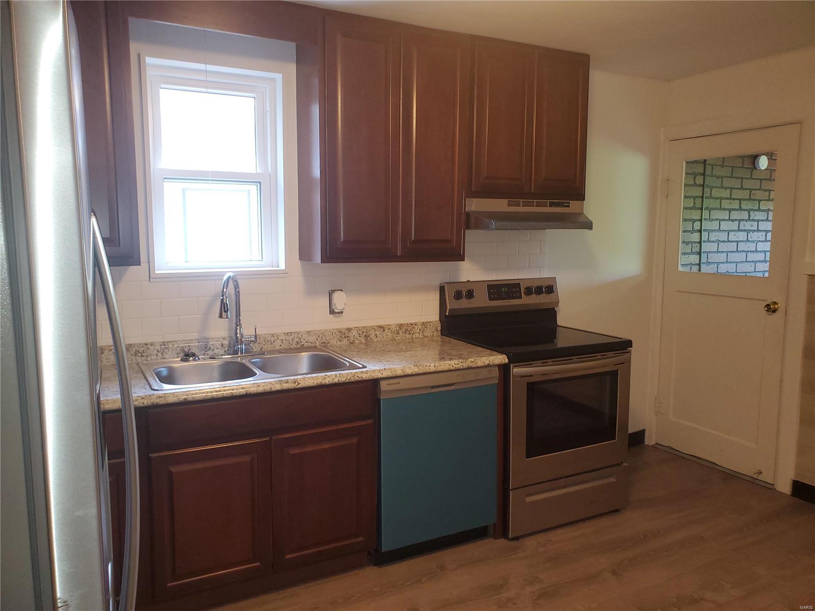 6835 Leedale Drive St. Louis, MO 63121 - Photo 4 of 33