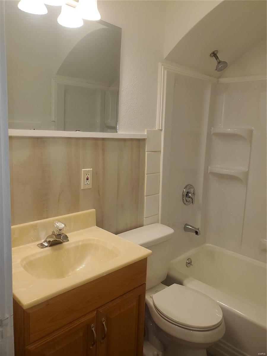 6835 Leedale Drive St. Louis, MO 63121 - Photo 8 of 33