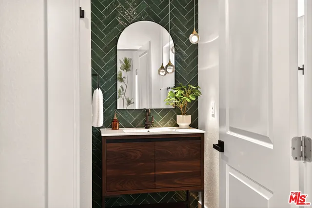 $2,897,000 | 2603 Crestmoore Place, Los Angeles, CA 90065