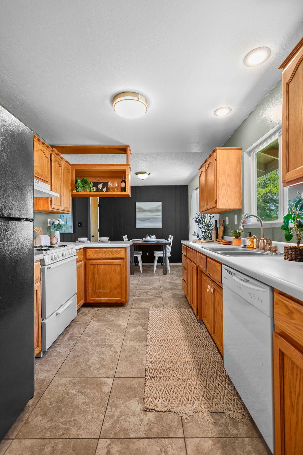3646 Rhonda Road Cottonwood, CA 96022 - Photo 32 of 58 Spacious Kitchen