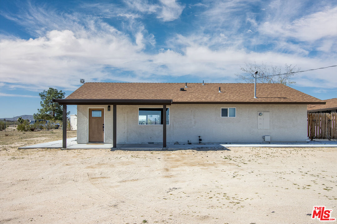 60777 Adele Road Landers, CA 92285 - Photo 33 of 43 a front view of a house