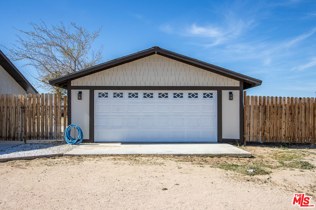 60777 Adele Road Landers, CA 92285 - Photo 36 of 43 a front view of a house