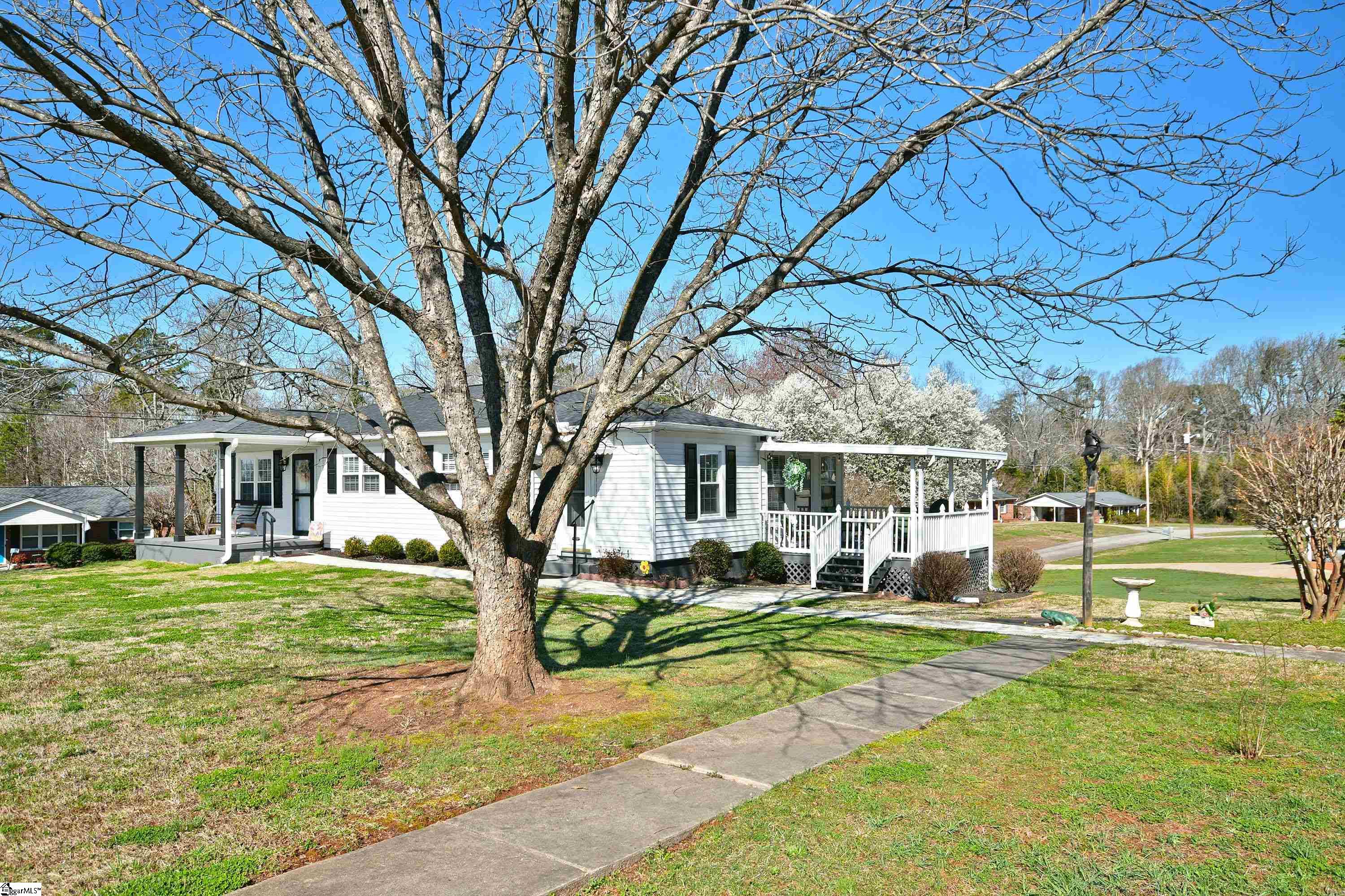 200 Due W Circle Easley, SC 29640 - Photo 4 of 48
