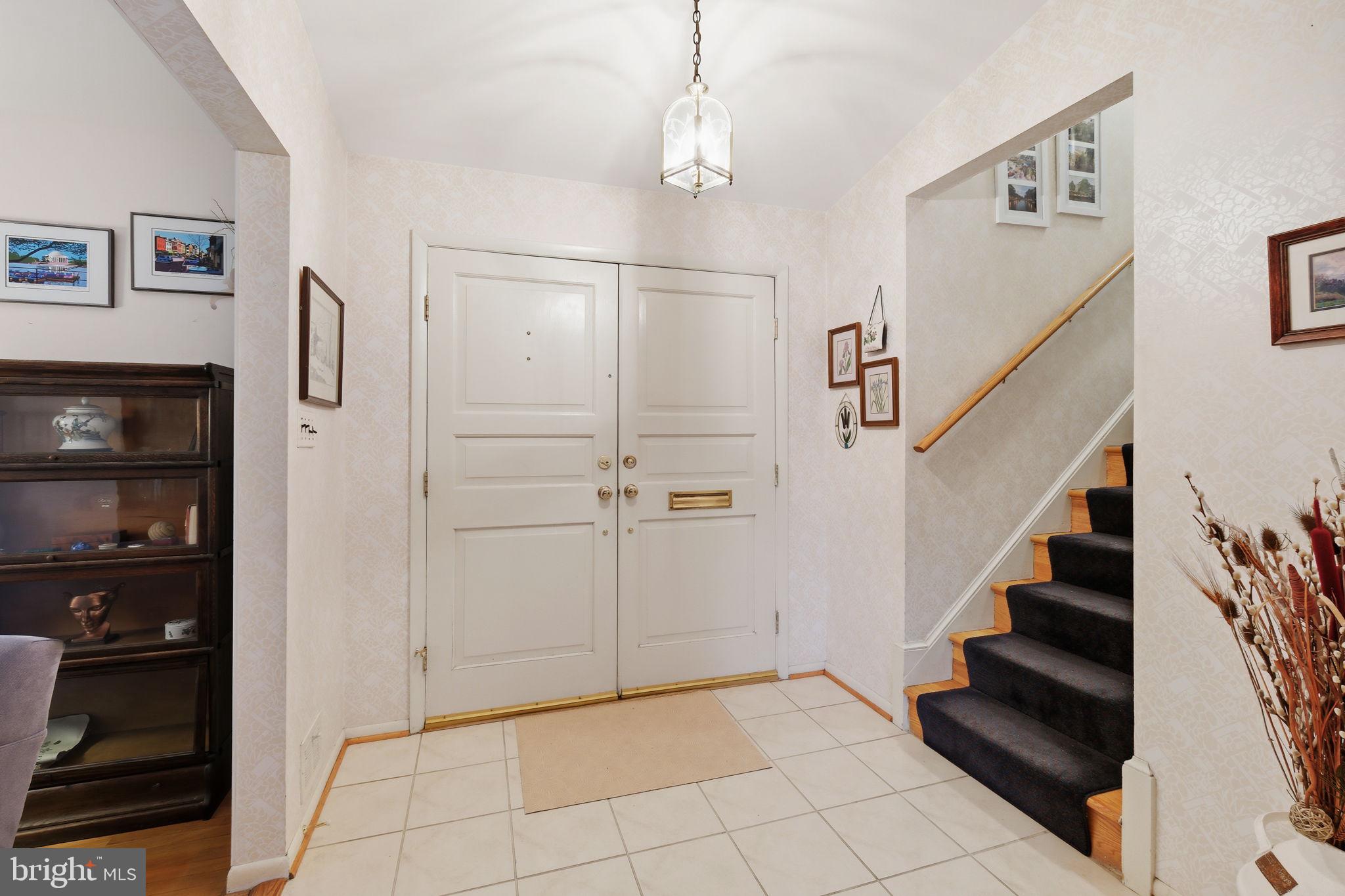 8815 Postoak Road Potomac, MD 20854 - Photo 22 of 45 Interior