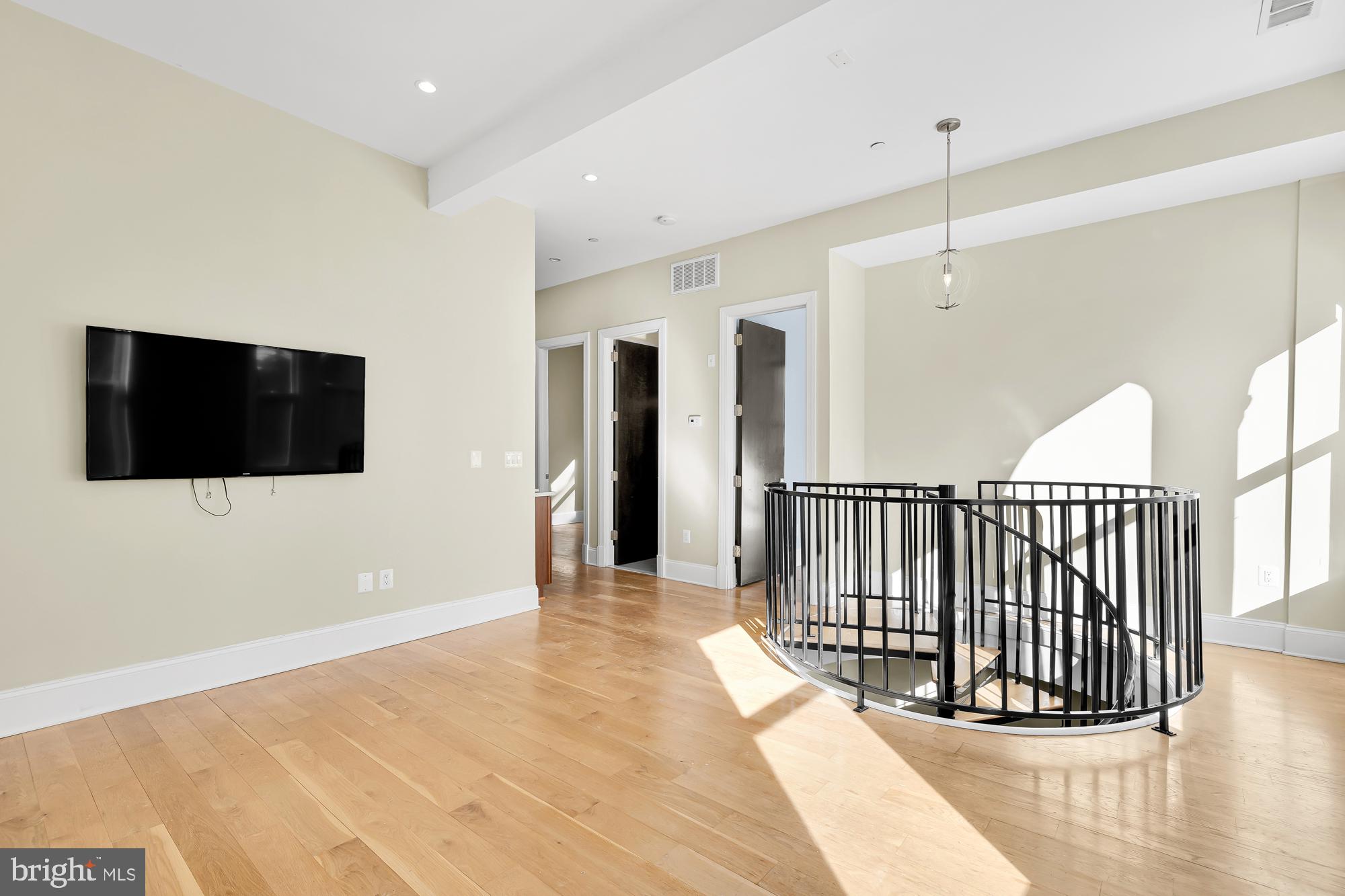 2009 Columbia Road Northwest, Unit 5 Washington, DC 20009 - Photo 9 of 16