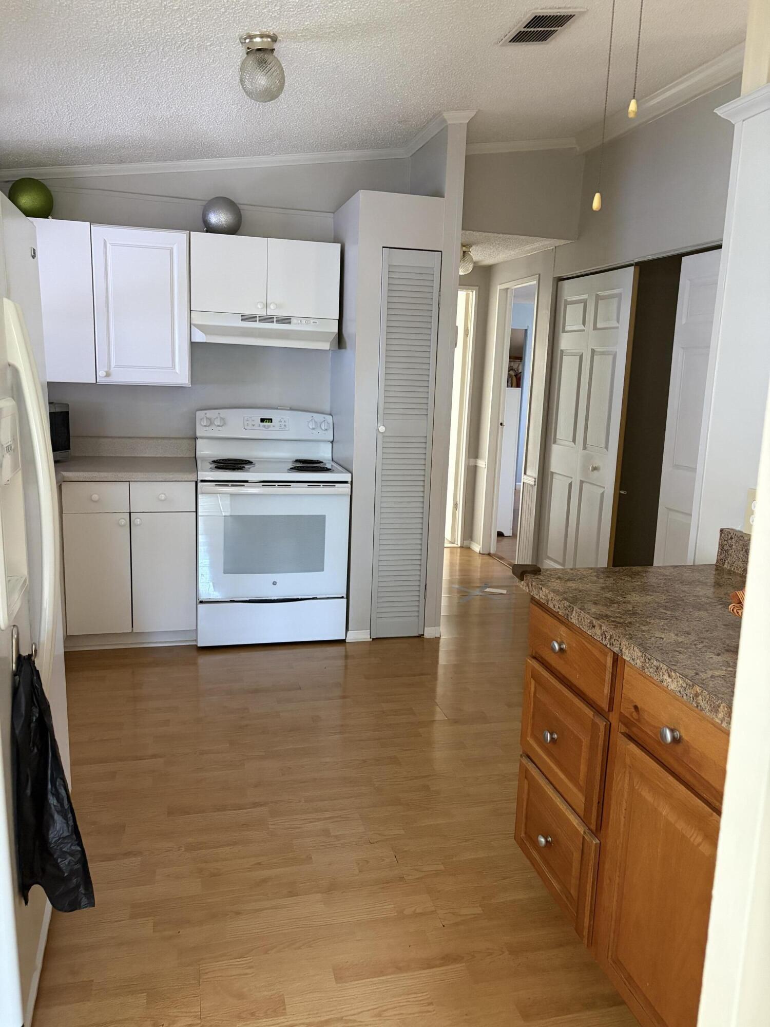 202 Travis Cay Place, Unit 9 Fort Pierce, FL 34982 - Photo 19 of 34 IMG_3389