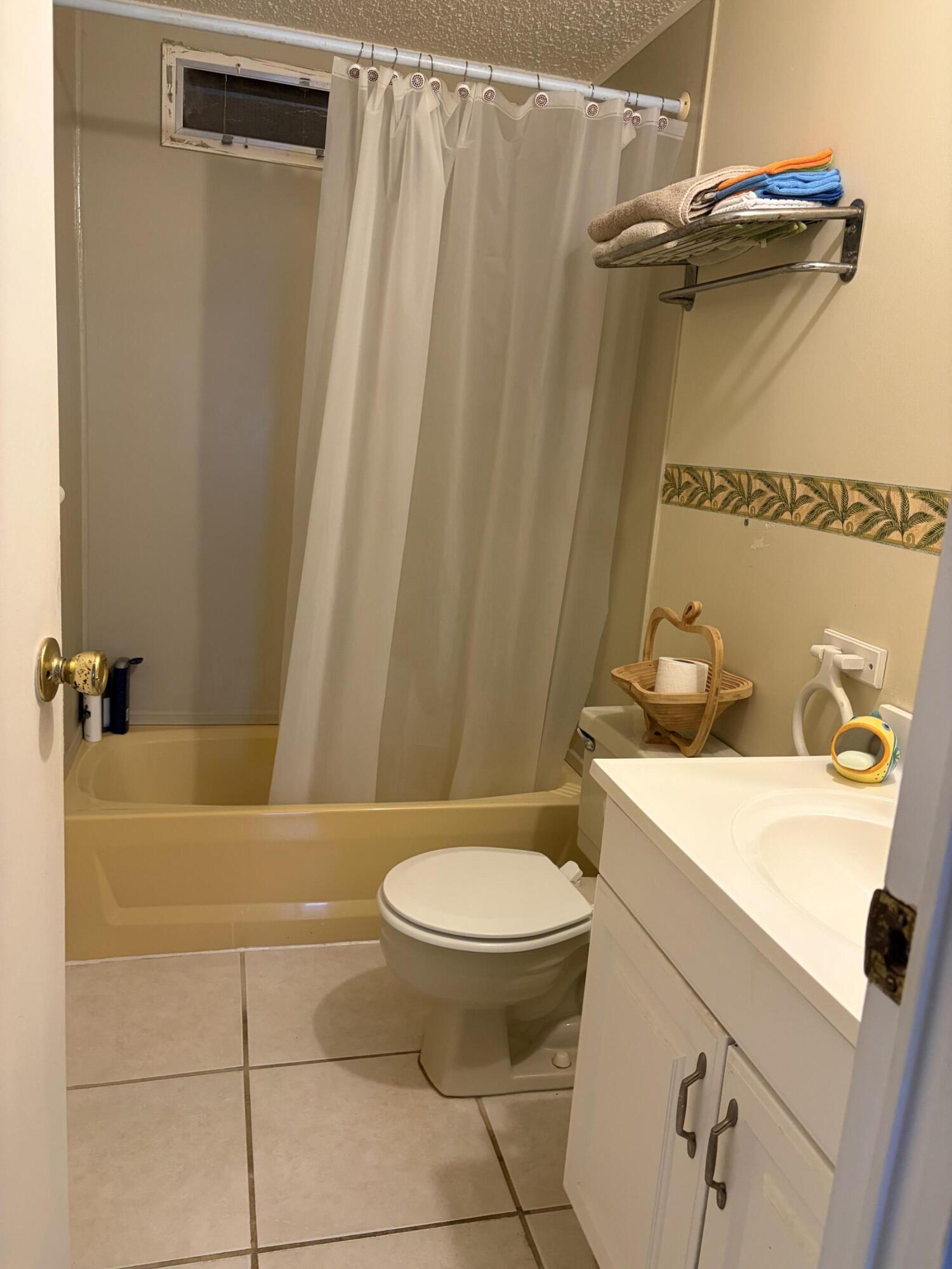 202 Travis Cay Place, Unit 9 Fort Pierce, FL 34982 - Photo 25 of 34 IMG_3251