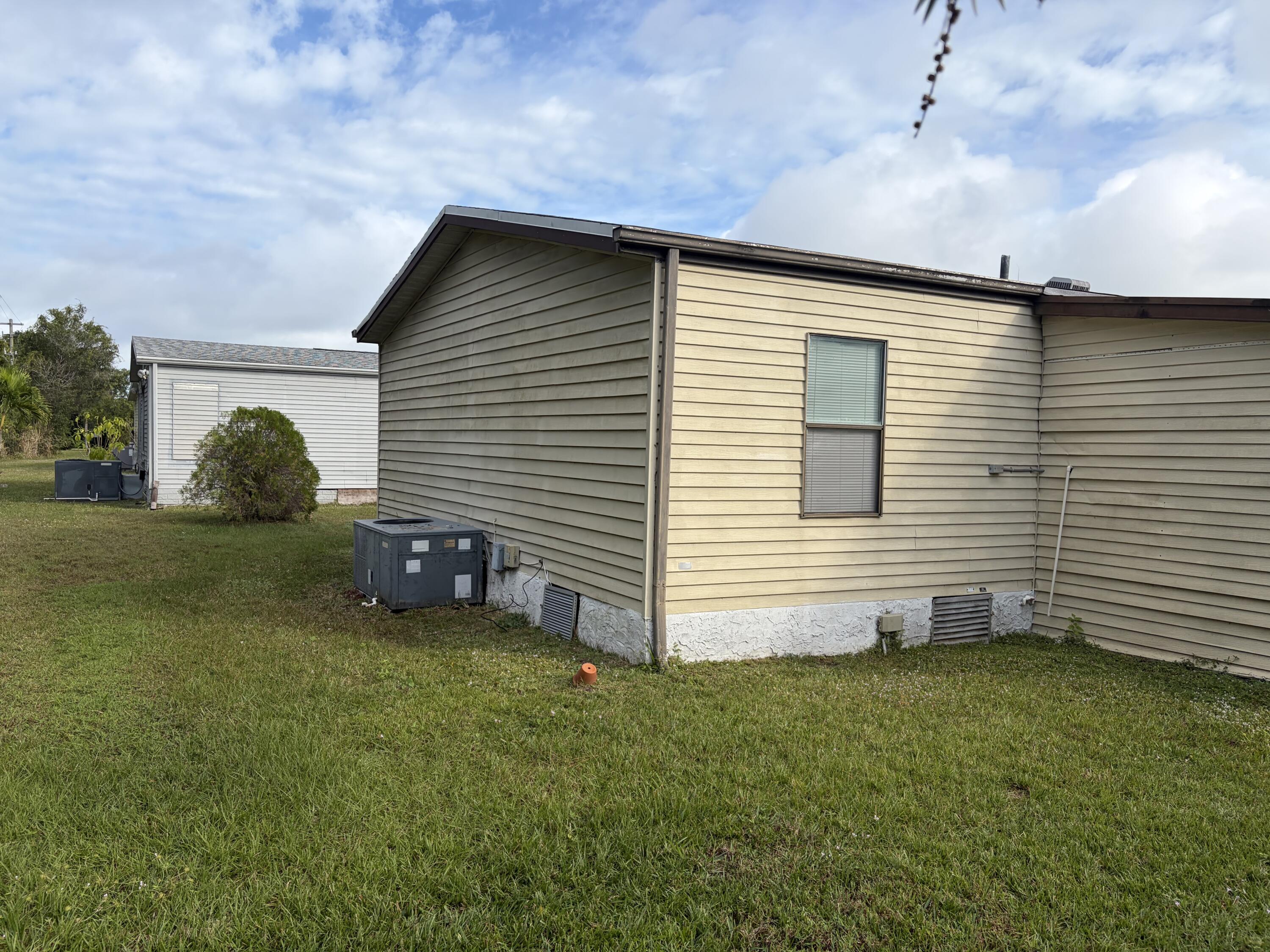 202 Travis Cay Place, Unit 9 Fort Pierce, FL 34982 - Photo 4 of 34 IMG_3239