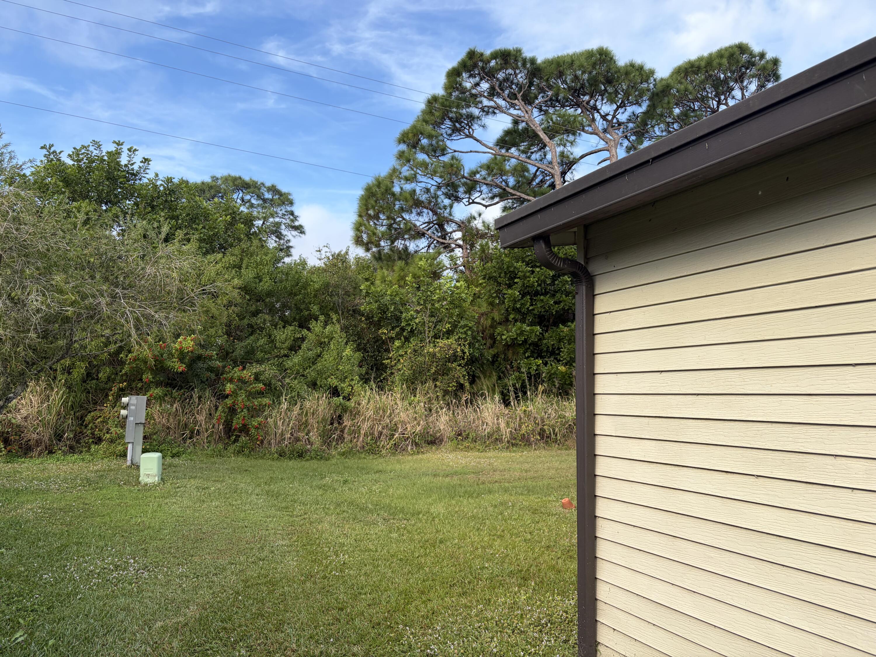 202 Travis Cay Place, Unit 9 Fort Pierce, FL 34982 - Photo 5 of 34 IMG_3238
