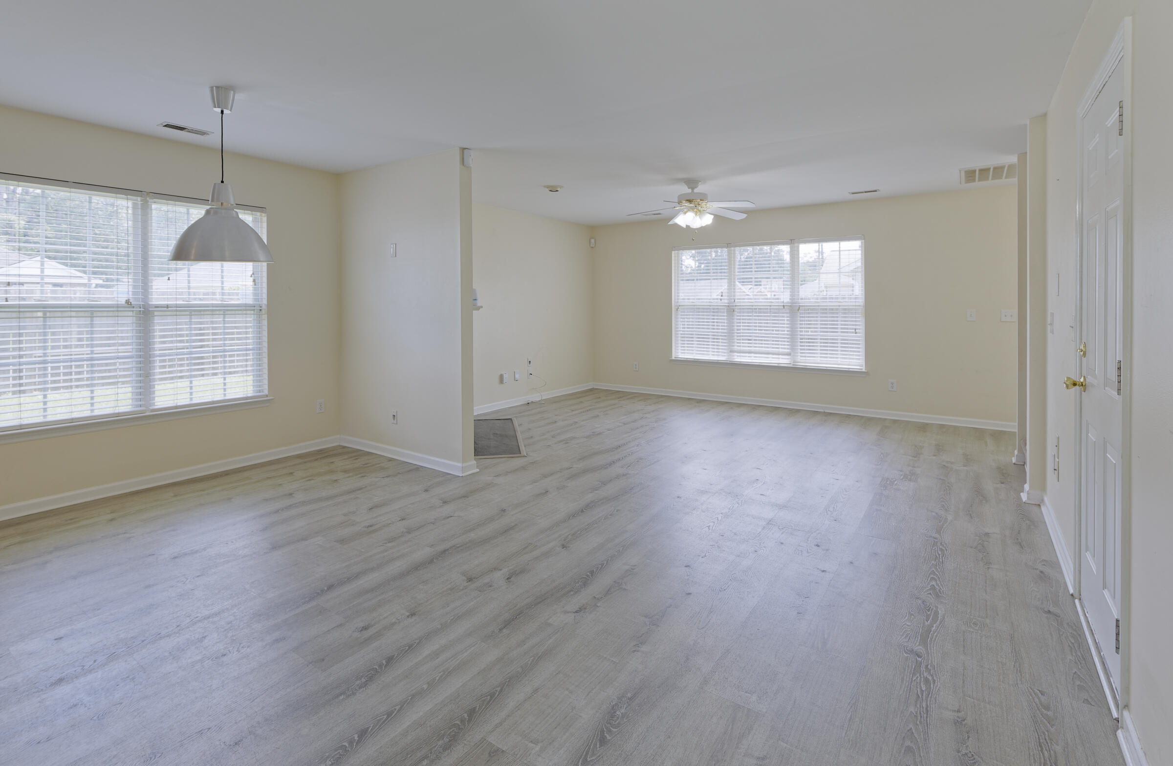1301 Lantern Road Summerville, SC 29486 - Photo 14 of 40 Livingroom