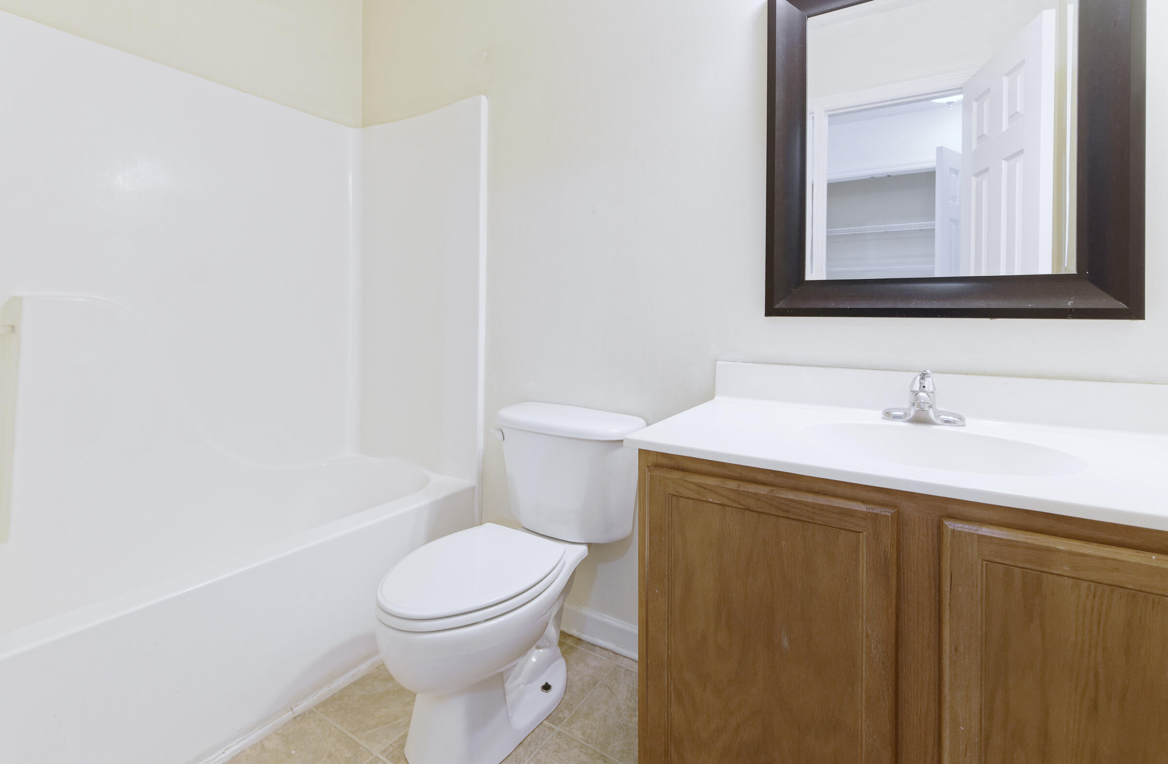1301 Lantern Road Summerville, SC 29486 - Photo 25 of 40 Upstairs shared Bath