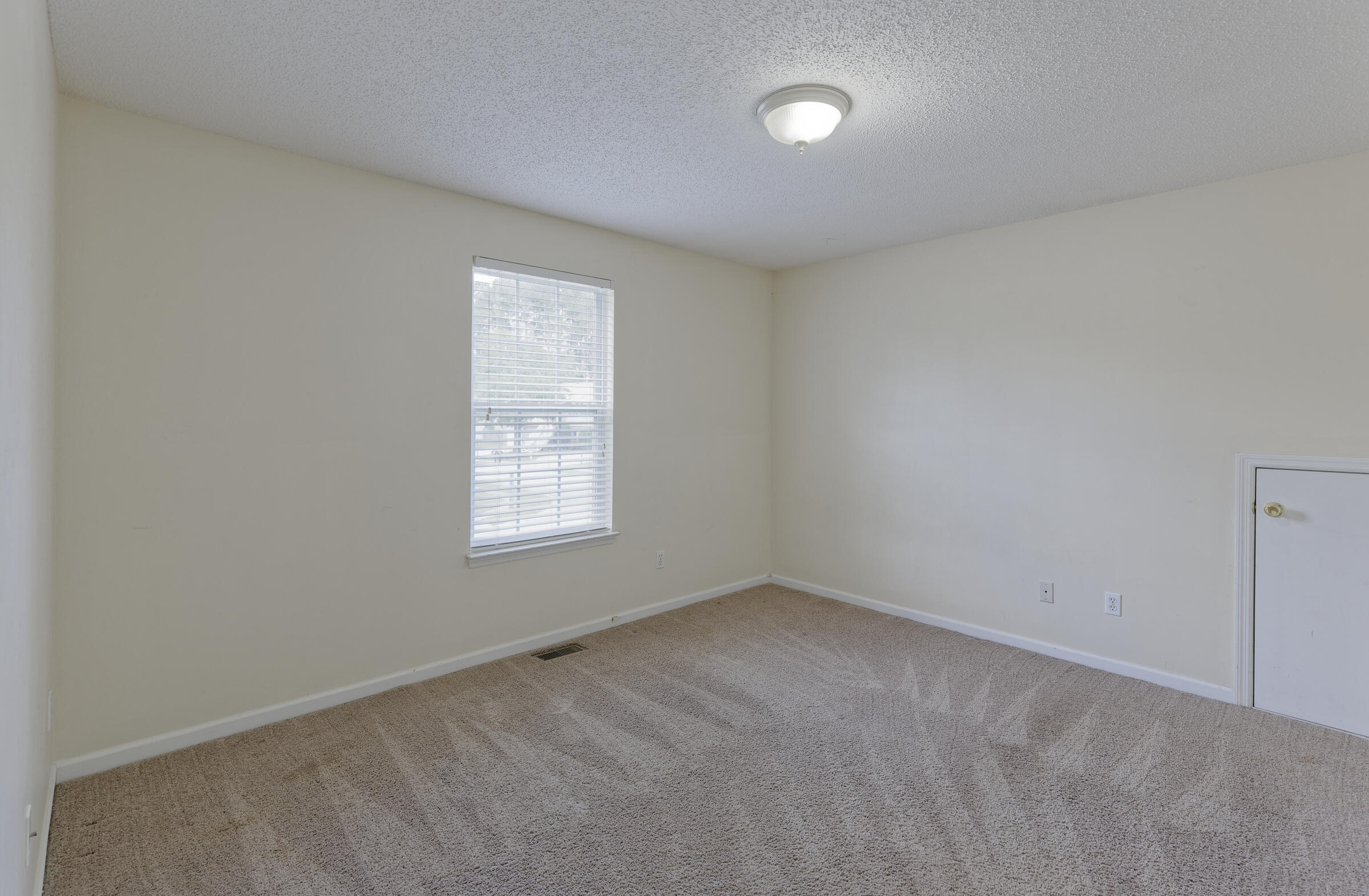 1301 Lantern Road Summerville, SC 29486 - Photo 28 of 40 4th Bedroom