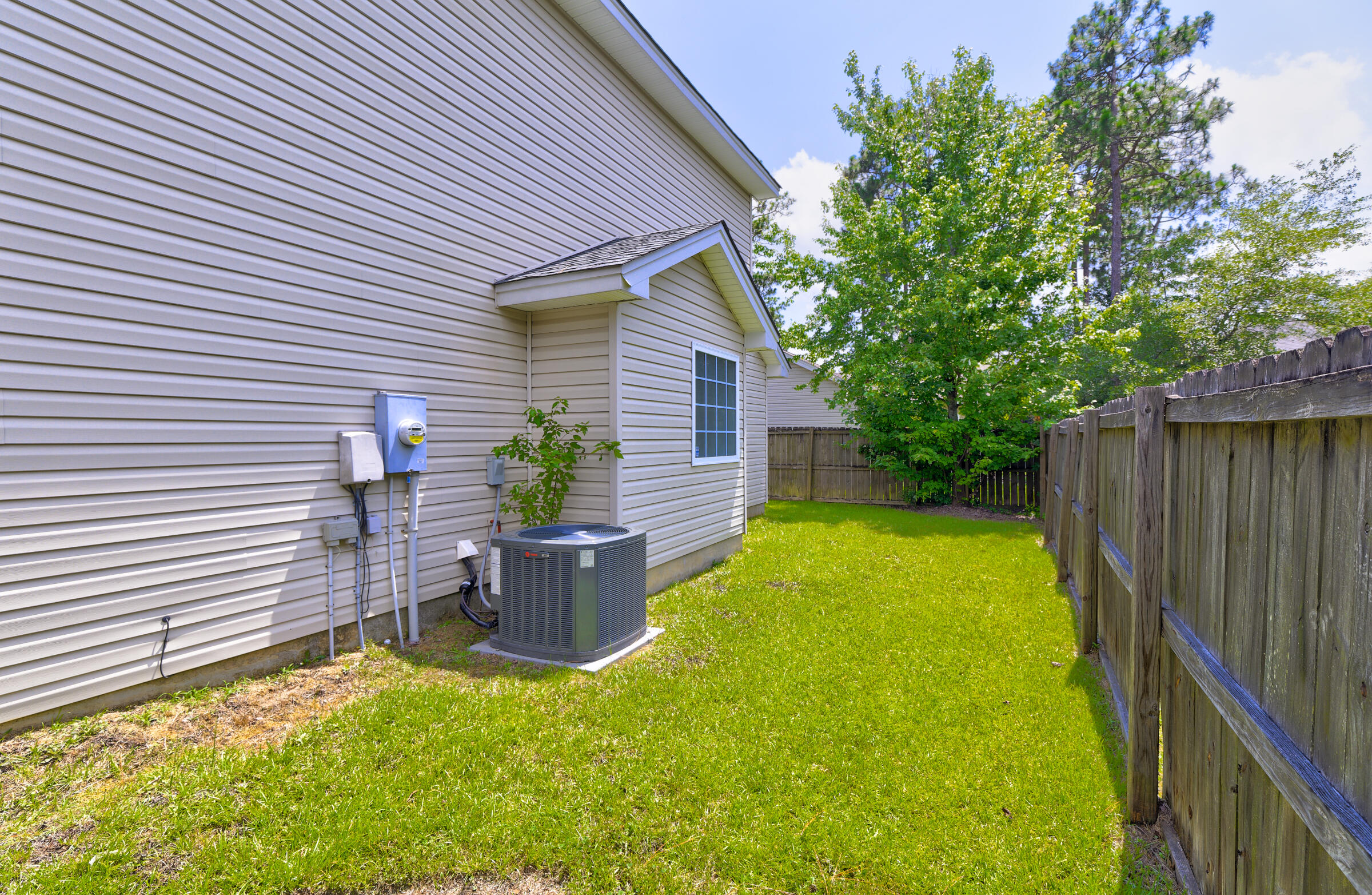 1301 Lantern Road Summerville, SC 29486 - Photo 31 of 40 Ride side yard