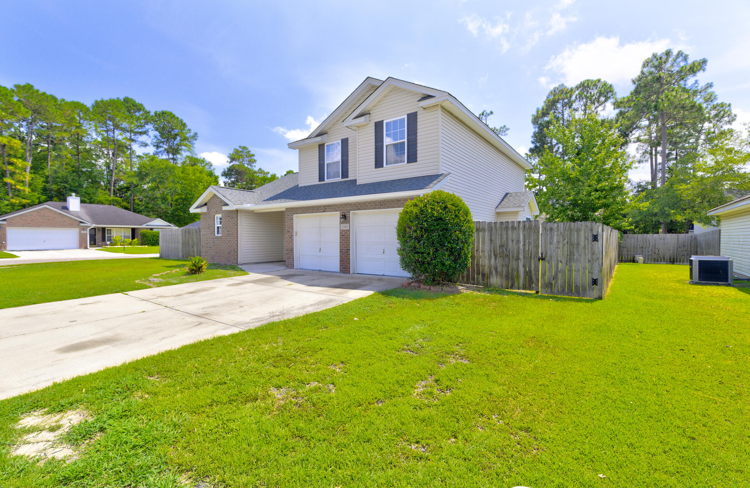 1301 Lantern Road Summerville, SC 29486 - Photo 39 of 40 Right Front