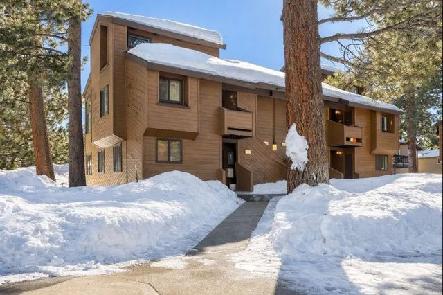 $525,000 | 2 Arrowhead Drive, Unit 27, Mammoth Lakes, CA 93546