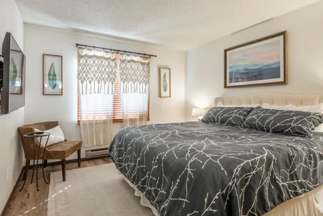 $525,000 | 2 Arrowhead Drive, Unit 27, Mammoth Lakes, CA 93546