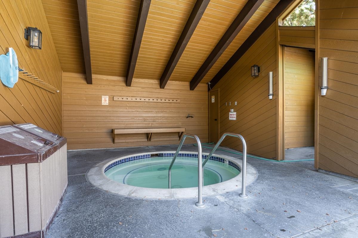 2 Arrowhead Drive, Unit 27 Mammoth Lakes, CA 93546 - Photo 21 of 26 a view of outdoor seating