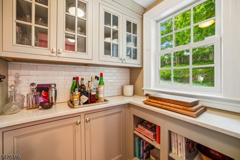 148 Beekman Road Summit, NJ 07901 - Photo 12 of 31