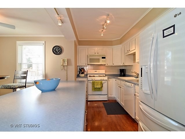 638 Spring Road Elmhurst, IL 60126 - Photo 11 of 25